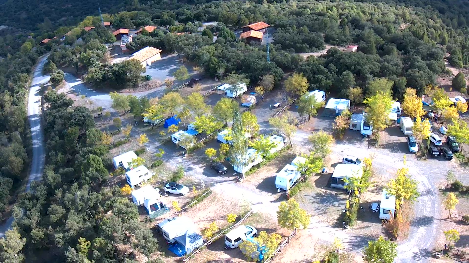 IMAGENES AEREAS CAMPING CERCA DE DINOPOLIS
